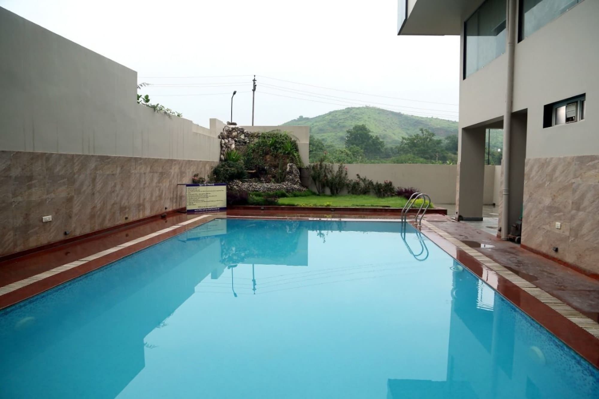 Hotel Tulip Le Grand Udaipur Exterior foto